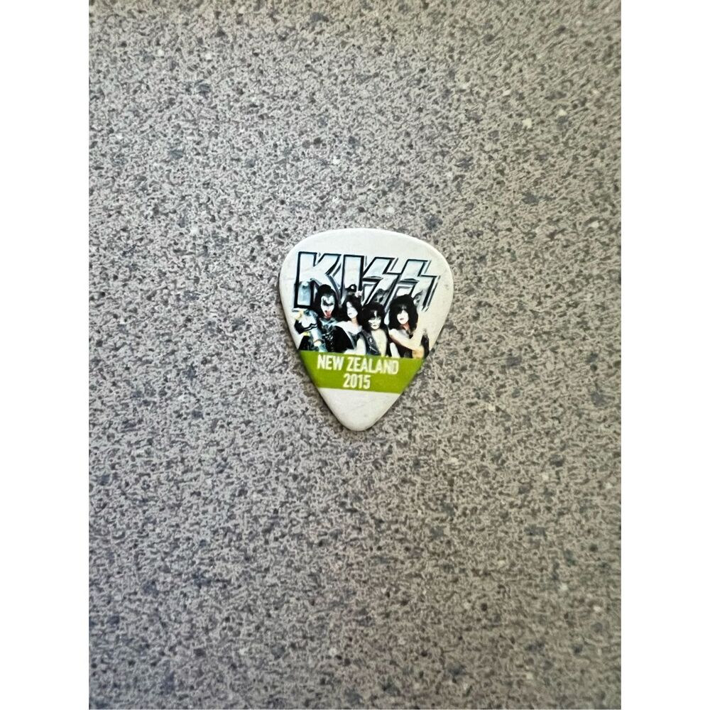 KISS New Zealand 2015 Tour rock band Guitar Pick Green Signed NEW Eric Singer